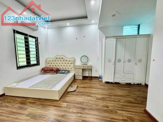 Bán Nhà Ngõ 1194 Đường Láng Nhà Đẹp DT 38m2 5 tầng MT 4.5m Giá 9.6 tỷ - 1