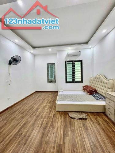 Bán Nhà Ngõ 1194 Đường Láng Nhà Đẹp DT 38m2 5 tầng MT 4.5m Giá 9.6 tỷ - 2