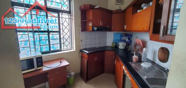 Cho thuê cc b15 Đại Kim, Hoàng Mai 90m 3PN, đồ cơ bản thêm giường tủ, 9tr
