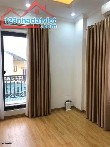 Bán nhà Hoàn Kiếm - Hà Nội: Mặt phố, vỉa hè 2 bên, ô tô 2 chiều, kinh doanh đắc địa.