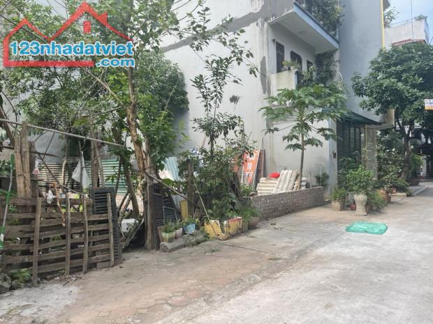Đất đấu giá Thạch Bàn, mặt ngõ 561 Bát Khối, phân lô vỉa hè, dân cư đông đúc 75m2 - 14 tỷ - 1