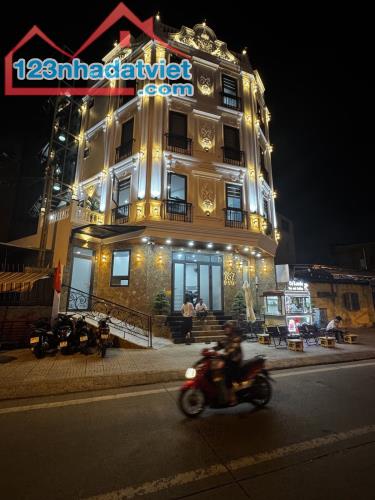 BÁN TÒA NHÀ 13 CĂN HỘ DỊCH VỤ CAO CẤP MẶT TIỀN PHẠM VĂN ĐỒNG  4 TẦNG - NGANG 9M - NGAY