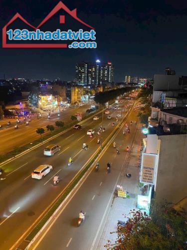 BÁN TÒA NHÀ 13 CĂN HỘ DỊCH VỤ CAO CẤP MẶT TIỀN PHẠM VĂN ĐỒNG  4 TẦNG - NGANG 9M - NGAY - 1