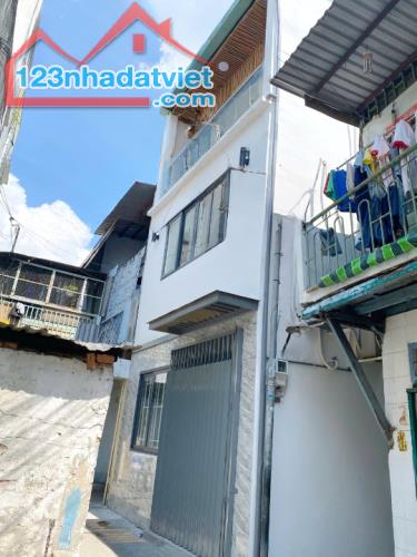 Nhà góc mới 3 tầng sát đường Nguyễn Duy P12Q8. Giá: 3.6 tỷ TL