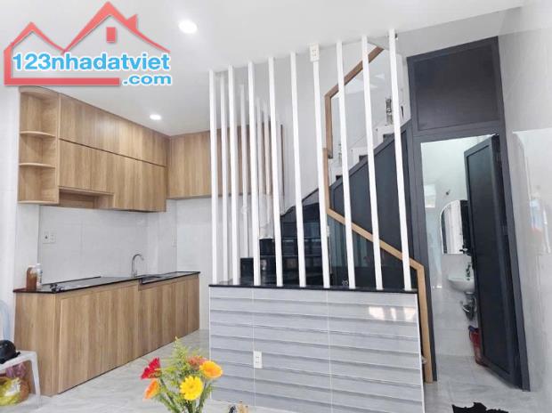 Nhà góc mới 3 tầng sát đường Nguyễn Duy P12Q8. Giá: 3.6 tỷ TL - 1