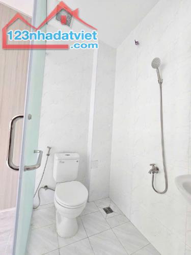 Nhà góc mới 3 tầng sát đường Nguyễn Duy P12Q8. Giá: 3.6 tỷ TL - 3