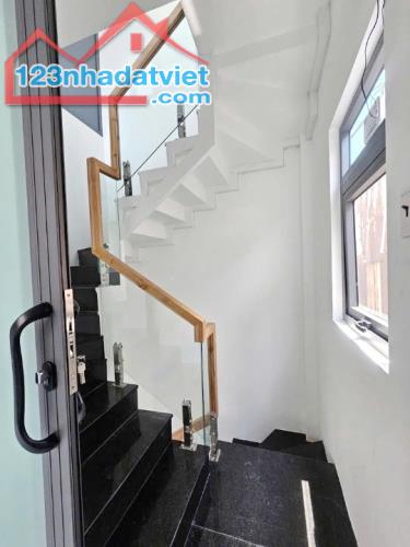 Nhà góc mới 3 tầng sát đường Nguyễn Duy P12Q8. Giá: 3.6 tỷ TL - 4