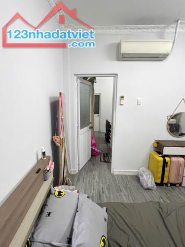 Nhà 2 tầng hẻm thông gần mặt tiền Nguyễn Duy P9Q8 - 2