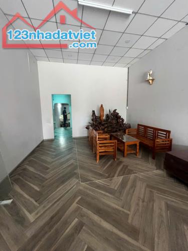 Bán nhà mặt tiền QL1A gần Bệnh Viện Thánh Tâm, Biên Hòa, 150m2, giá rẻ chỉ 9 tỷ 200.