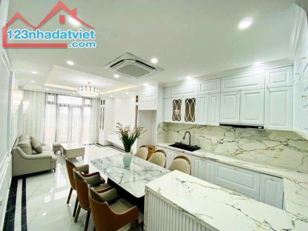 GẦN 50M, NHÀ 5 TẦNG LẠC LONG QUÂN CẦN BÁN , THOÁNG TRƯỚC SAU, GẦN BÃI ĐỖ XE Ô Tô, 9.2 TỶ