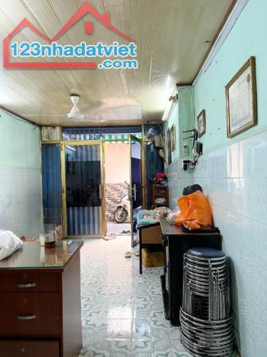 Nhà cũ 3 tầng sát đường Trần Phú P9Q5 - 1