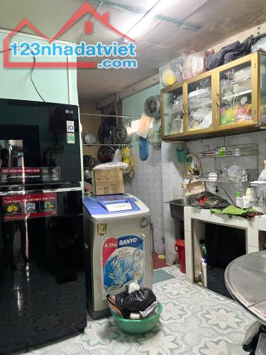 Nhà cũ 3 tầng sát đường Trần Phú P9Q5 - 2