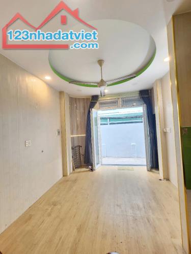 Nhà góc 4 tầng hẻm thông Nguyễn Trãi P2Q5. Giá 6.38 tỷ - 1