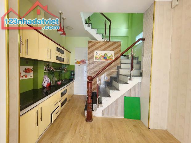 Nhà góc 4 tầng hẻm thông Nguyễn Trãi P2Q5. Giá 6.38 tỷ - 2