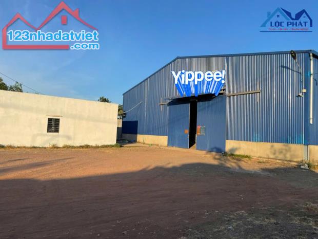 Cho thuê xưởng 1200m2 gần KCN Dầu Giây chỉ 32k/m2/tháng