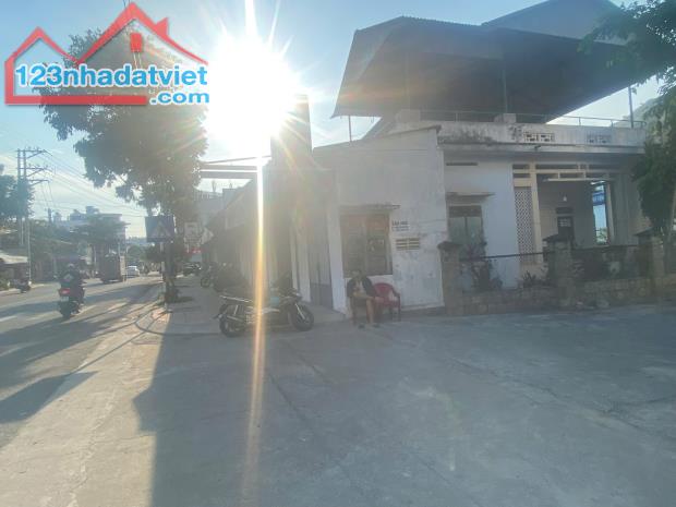 Bán lô đất tặng nhà c4 góc 3 mặt tiền đường Điện Biên Phủ, Dương Hiến Quyền ,cách biển100m - 1