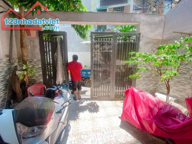 BÁN NHÀ PHỐ HXH, KẾ BÊN BÀU CÁT – DIỆN TÍCH RỘNG, 5 PHÒNG NGỦ – DT 95M² – GIÁ CHỈ 11 TỶY