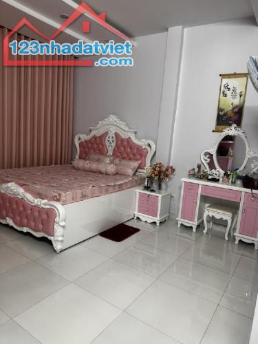 nhà 100m² chỉ 4.9 tỷ – gần Hà Huy Giáp – về ở ngay không cần sửa chữa