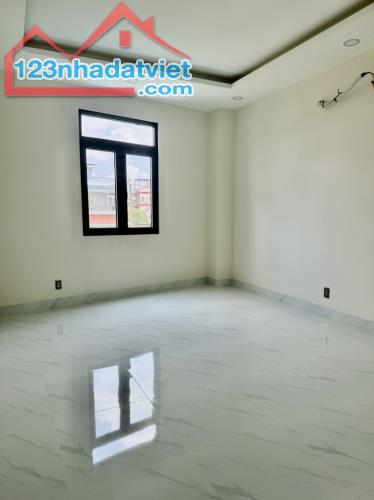 ĐẴNG CẤP: xe hơi né, 30m ra Hà Huy Giáp, Q12, 3 tầng mới, 70m2, chỉ 4.6 tỷ. - 3