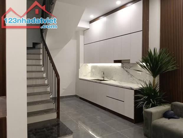 Bán gấp! Nhà dòng tiền êm như ru - Khách thuê kín -  Gần ngay Ngã Tư Sở - 45m2 - Chỉ 8 tỷ