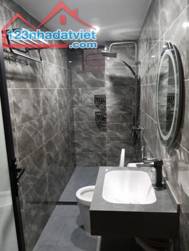 Bán gấp! Nhà dòng tiền êm như ru - Khách thuê kín -  Gần ngay Ngã Tư Sở - 45m2 - Chỉ 8 tỷ - 2
