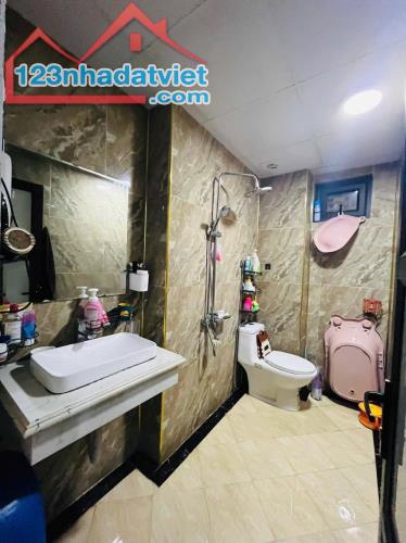 Chính chủ bán gấp nhà mới, ô tô sát,  Ngõ 1 Bùi Xương Trạch. DT: 43m2 – 5 tầng. 7,65 tỷ. - 1