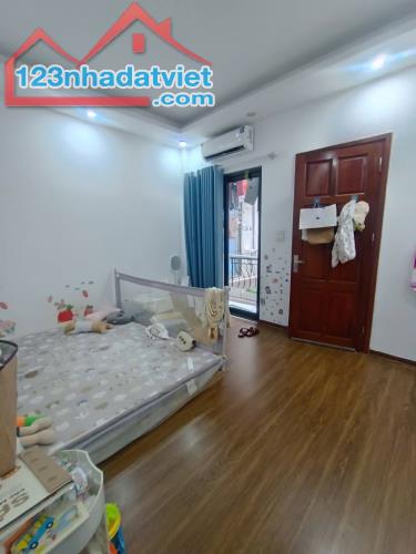 Chính chủ bán gấp nhà mới, ô tô sát,  Ngõ 1 Bùi Xương Trạch. DT: 43m2 – 5 tầng. 7,65 tỷ. - 2
