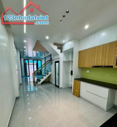 Bán nhà Dư Hàng, Trần Nguyên Hãn, Lê Chân, Hải Phòng. 3 tầng, 59m2, 3,3 tỷ. Ngang 3,5m, d2