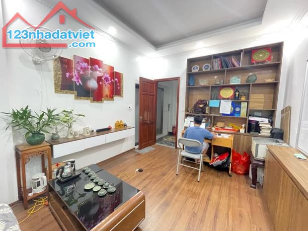 BÁN NHÀ HOÀNG ĐẠO THÀNH, GARA Ô TÔ, THANG MÁY, NỘI THẤT XỊN, 34M2, 6 TẦNG, GIÁ 10.99 TỶ. - 2