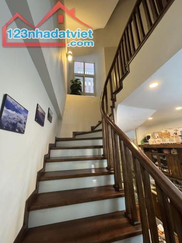 Bán nhà Đội Cấn Ba Đình  Diện tích 66mx 4 tầng. giá 18 tỉ