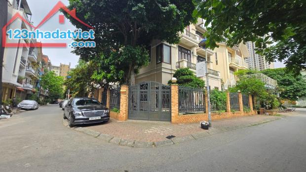 BÁN BIỆT THỰ KĐT VĂN QUÁN HÀ ĐÔNG, SIÊU HIẾM, LÔ GÓC MẶT HỒ, DT: 224M2, GIÁ BÁN 84,7 TỶ