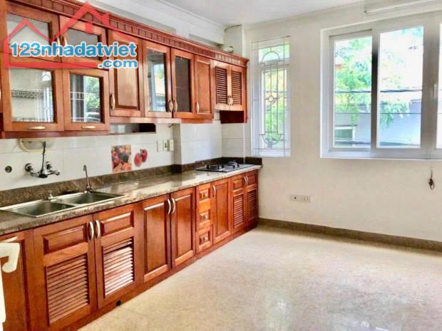 HOMESTAY ĐẸP, NGÕ NÔNG SÂN THOÁNG – 6 tầng ngõ 108 Ngọc Hà 23m chỉ 5.9 tỷ - SĐCC VUÔNG