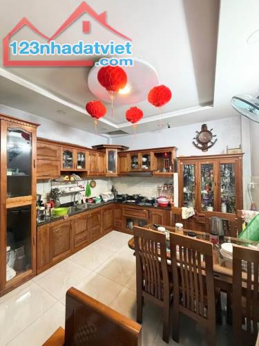 Cách Mạng Tháng Tám - Quận 10 - Hẻm 1 trục - DT 42m2 - Giá 5.75 tỷ