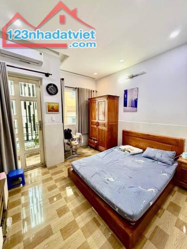 Cách Mạng Tháng Tám - Quận 10 - Hẻm 1 trục - DT 42m2 - Giá 5.75 tỷ - 1