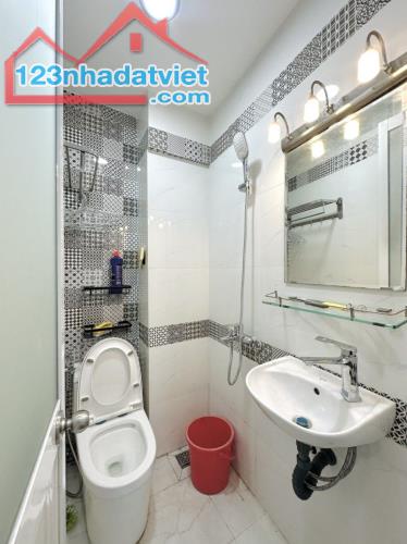 MINI PHÚ NHUẬN - HUỲNH VĂN BÁNH, P15 - NHÀ ĐẸP 4 TẦNG, CÓ SÂN THƯỢNG - SỔ ĐẸP A4 - 3.x TỶ. - 3
