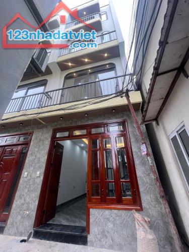Nhà đẹp ngõ thoáng khu dân trí cao Thạch Bàn Long Biên DT 33m2 . Giá 5.45 tỷ