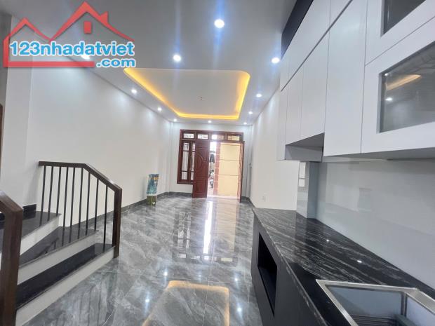 Nhà đẹp ngõ thoáng khu dân trí cao Thạch Bàn Long Biên DT 33m2 . Giá 5.45 tỷ - 1
