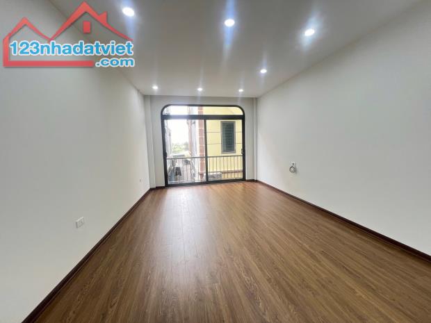 Nhà đẹp ngõ thoáng khu dân trí cao Thạch Bàn Long Biên DT 33m2 . Giá 5.45 tỷ - 2