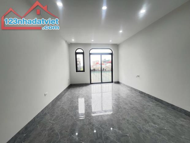 Nhà đẹp ngõ thoáng khu dân trí cao Thạch Bàn Long Biên DT 33m2 . Giá 5.45 tỷ - 3