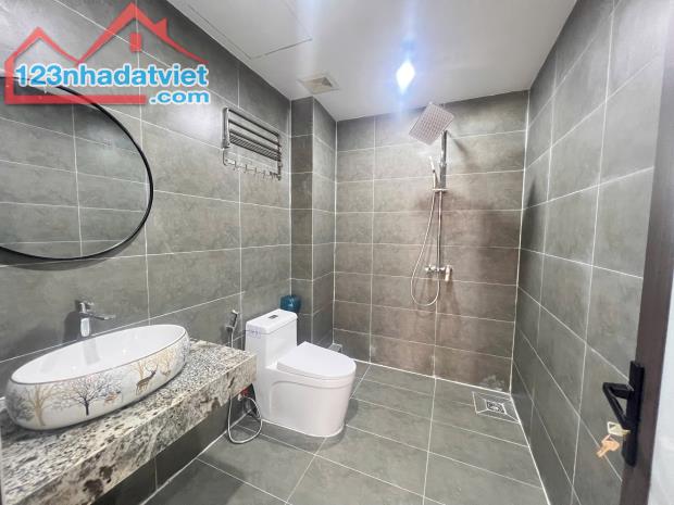Nhà đẹp ngõ thoáng khu dân trí cao Thạch Bàn Long Biên DT 33m2 . Giá 5.45 tỷ - 4