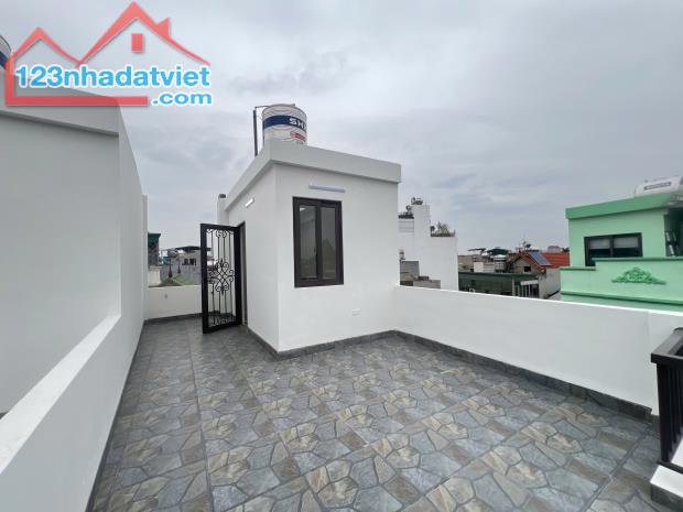 Nhà đẹp ngõ thoáng khu dân trí cao Thạch Bàn Long Biên DT 33m2 . Giá 5.45 tỷ - 5