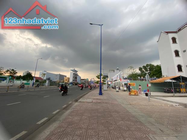 Cho thuê nhà đường Tên Lửa, Bình Tân, 10x20m, 45tr, đoạn mới làm - 1