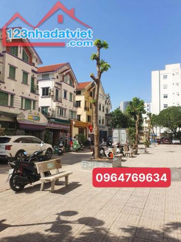 Cần bán BT Trung văn Intracom, Tố Hữu, DT:145m x 4T,MT 6,2m. Giá 31 tỷ. LH: 0964769634 - 1