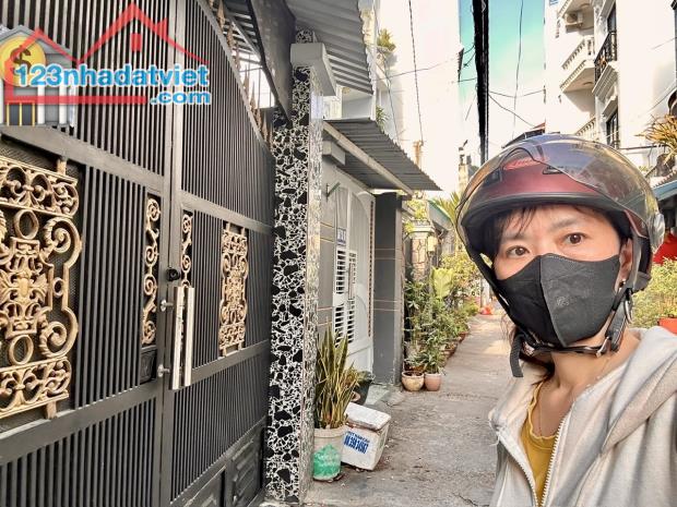 VÍP NHA NHÀ NẰM NGAY TRUNG TÂM MÀ GẦN TRƯỜNG HỌC NỮA -XE HƠI LẠI TỚI CỬA NHÀ- QUÁ VIP -
