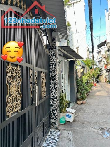 VÍP NHA NHÀ NẰM NGAY TRUNG TÂM MÀ GẦN TRƯỜNG HỌC NỮA -XE HƠI LẠI TỚI CỬA NHÀ- QUÁ VIP - - 1