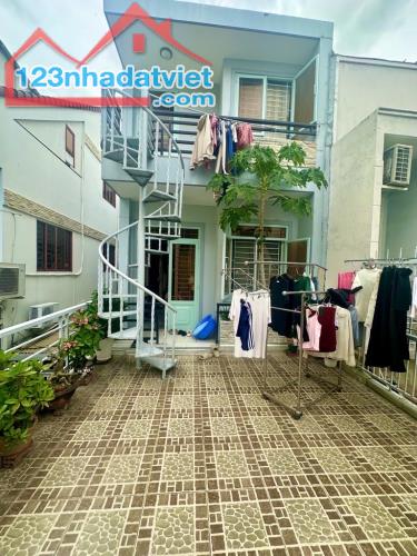VÍP NHA NHÀ NẰM NGAY TRUNG TÂM MÀ GẦN TRƯỜNG HỌC NỮA -XE HƠI LẠI TỚI CỬA NHÀ- QUÁ VIP - - 3