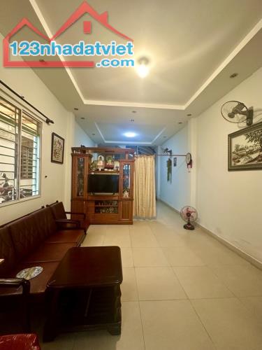 VÍP NHA NHÀ NẰM NGAY TRUNG TÂM MÀ GẦN TRƯỜNG HỌC NỮA -XE HƠI LẠI TỚI CỬA NHÀ- QUÁ VIP - - 4