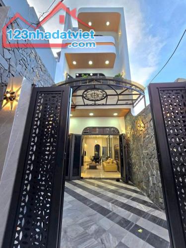 GIÁ 2,5 TỶ. NHÀ 3 TẦNG 200m2 MỚI 100% 3PN, 4WC. SỔ HỒNG RIÊNG, TP THỦ DẦU MỘT