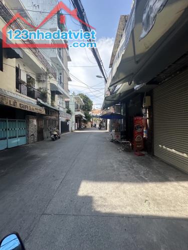 NHÀ BÁN ĐƯỜNG TÔN THẤT THUYẾT- XE HƠI TÓI NHÀ- THUẬN TIỆN ĐI  LẠI -TRỤC ĐƯỜNG THÔNG VỚI