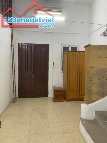 Cho thuê nhà ngõ 184 Trần Khát Chân, 3 tầng x 30m2, 2 ngủ, 7 Triệu ở gia đình, nhóm ngoan